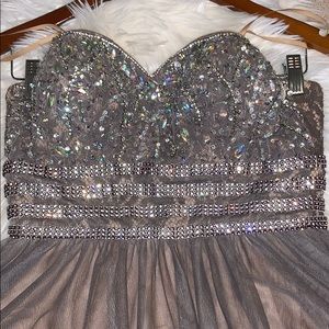 STUNNING homecoming/prom dress !!